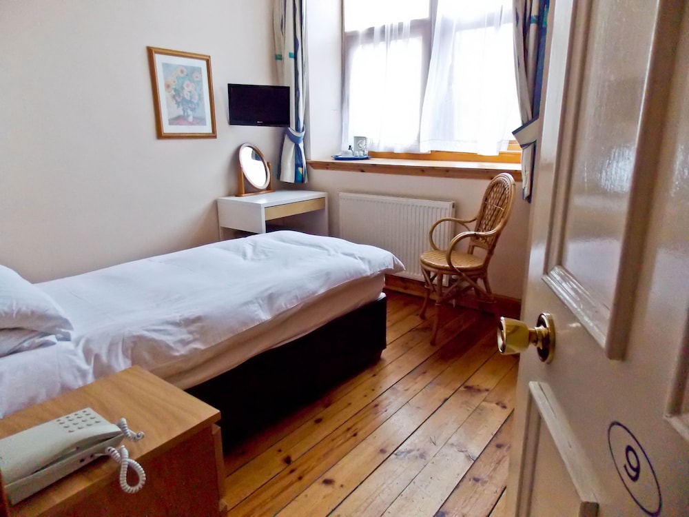 Single Room, Shared Bathroom (with Shower and Bath)