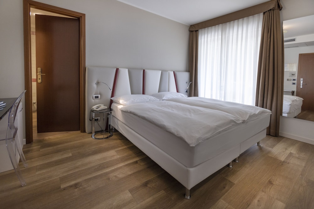 Superior Double or Twin Room, Balcony photo 2
