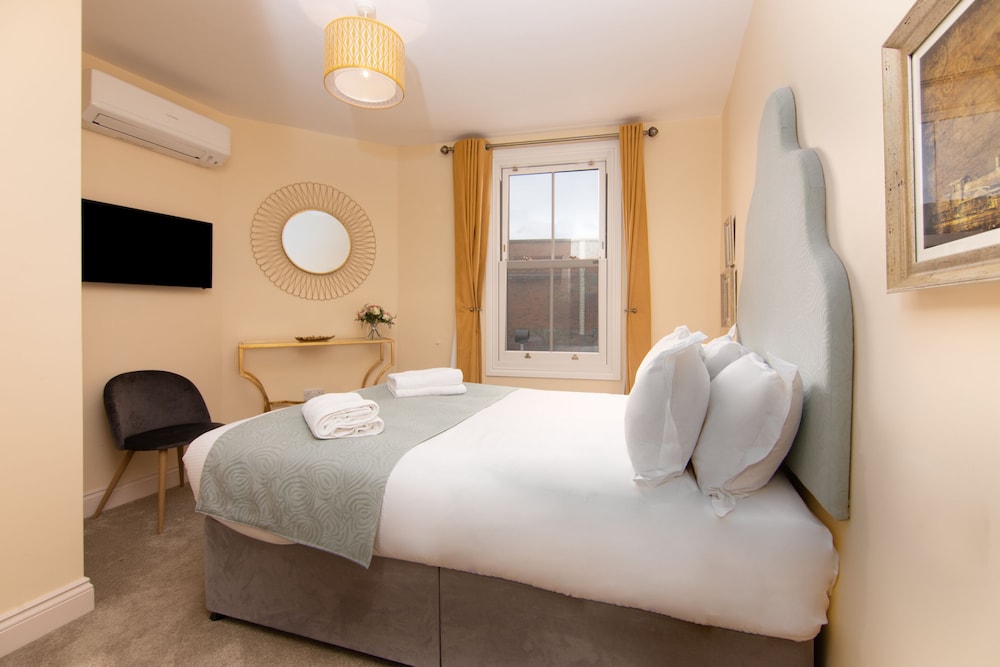 Double Room, Ensuite - Photo 11