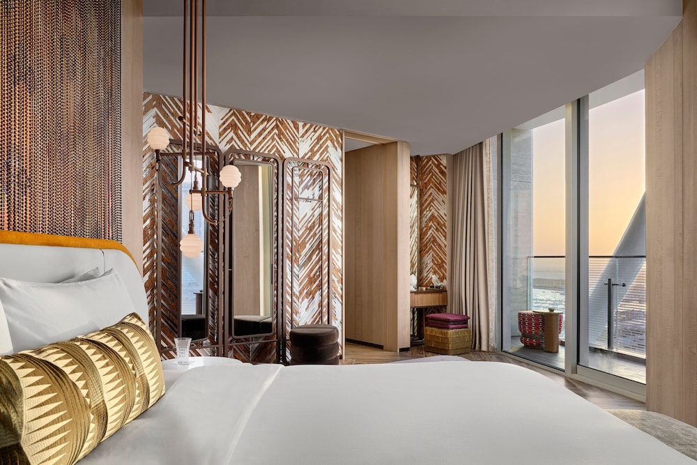 W King Suite - Panoramic Sea View with Balcony thumbnail 6