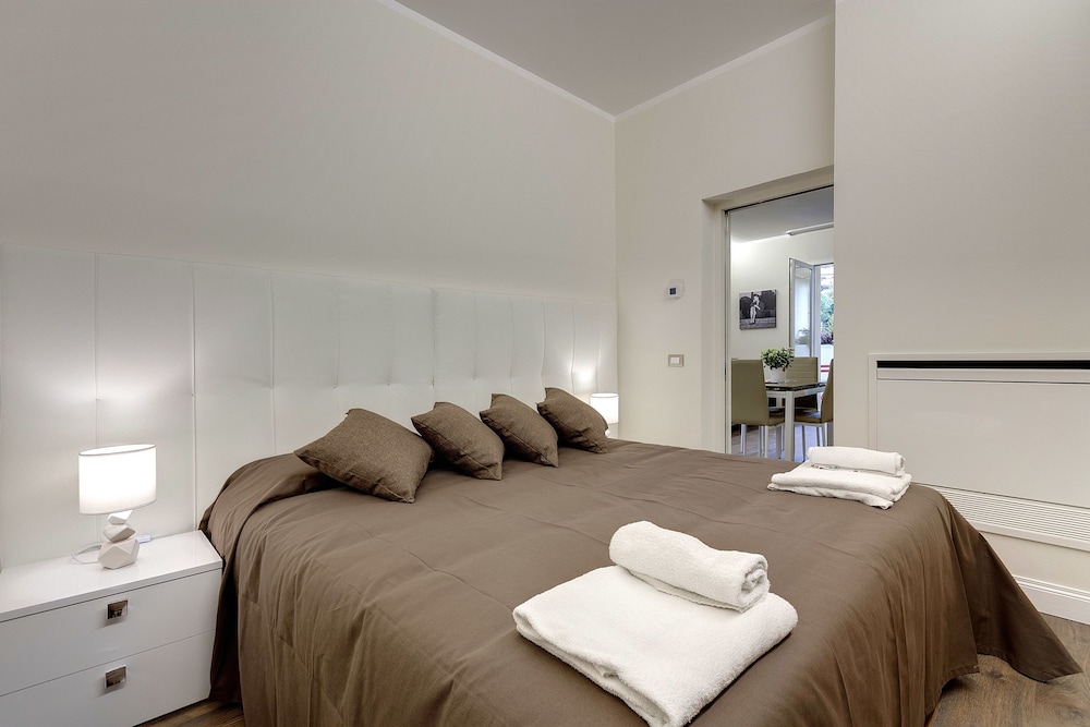Apartment, 1 Bedroom (2nd floor, stair access only)