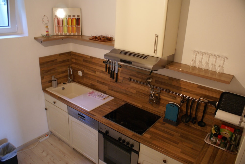 Romantic Apartment, 1 Bedroom, Garden Area (including 45 Euro cleaning fee) photo 3