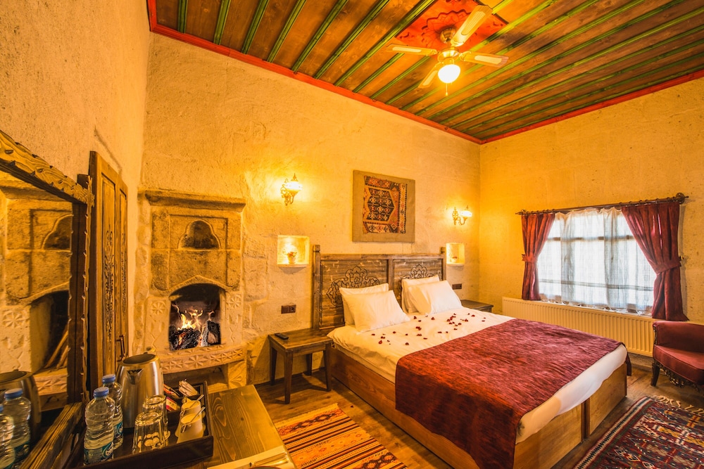 Superior King Room with Balcony photo 1