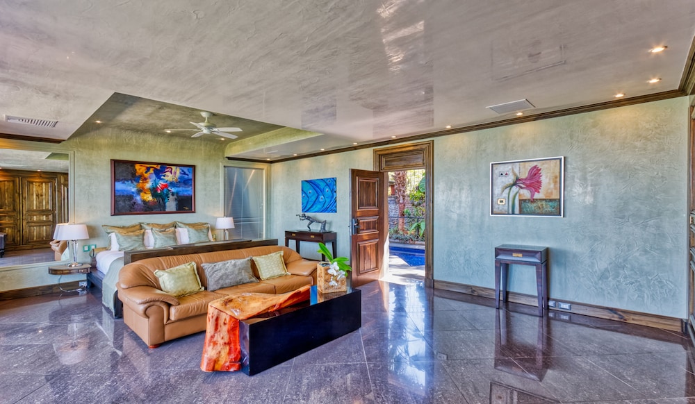 Honeymoon Suite - Photo 4