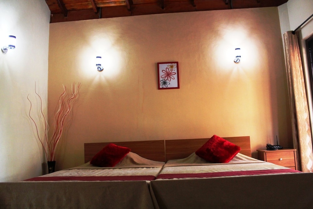 Double Room (Non A/C) photo 1