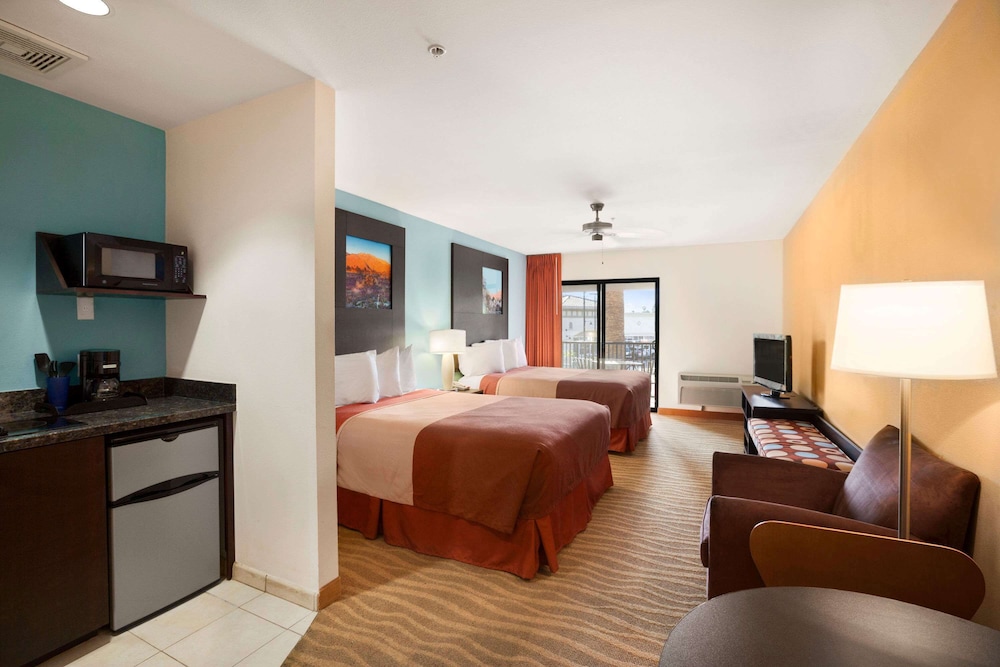 Studio Suite, 2 Queen Beds, Non Smoking (Upper Floor) - Photo 1