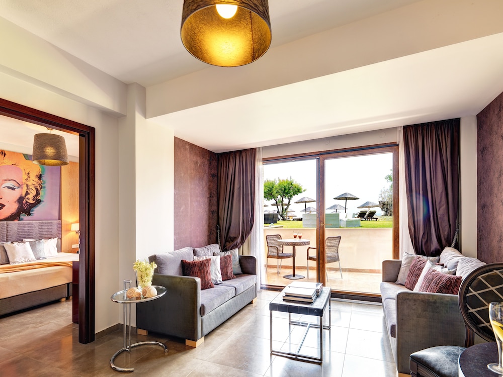 Family Suite (DELUXE) photo 2