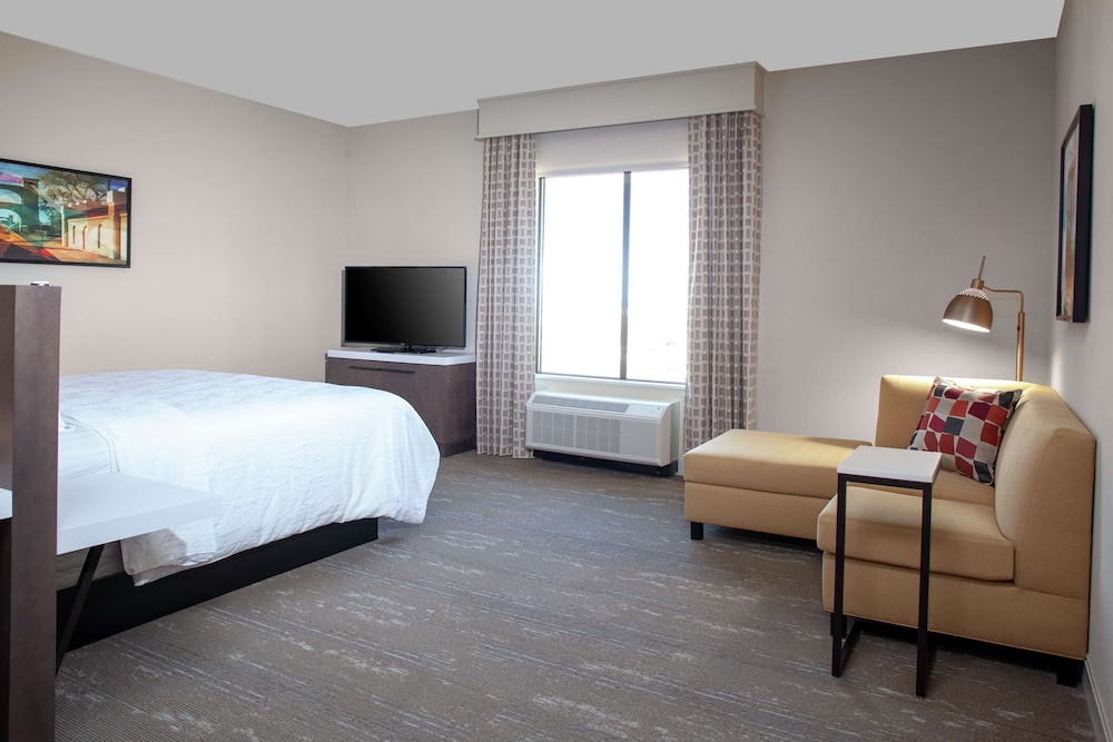 Premium Room, 1 King Bed, Accessible, Bathtub photo 2