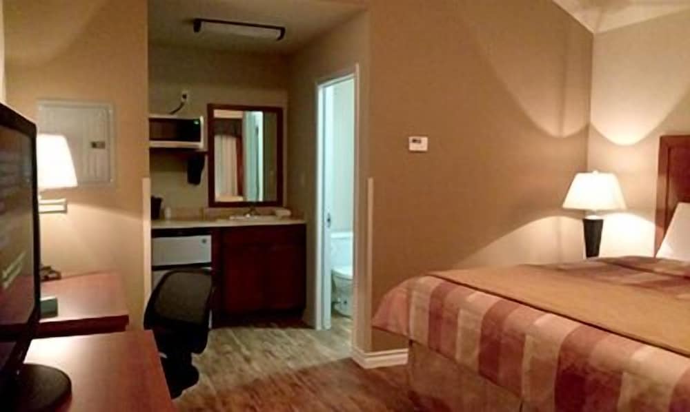 Basic Cabin, 1 King Bed
