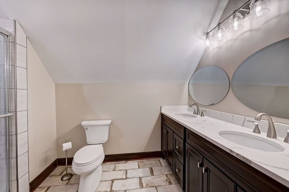 House (Multiple Bedrooms) photo 2