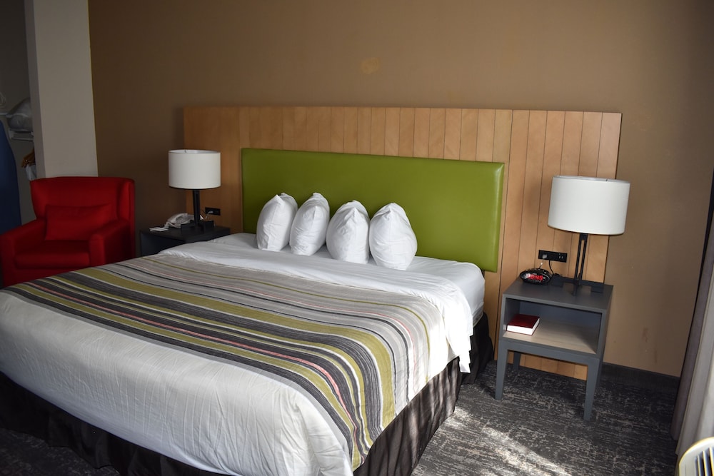 Suite, 1 King Bed, Non Smoking (Extended Stay) - Photo 7