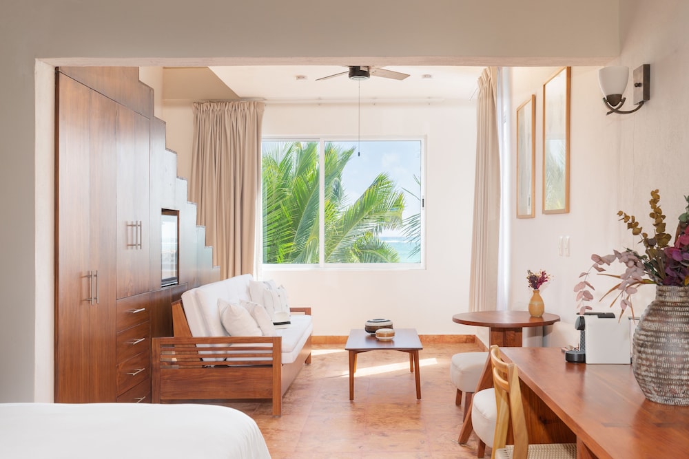 Rooftop Beachfront Suite