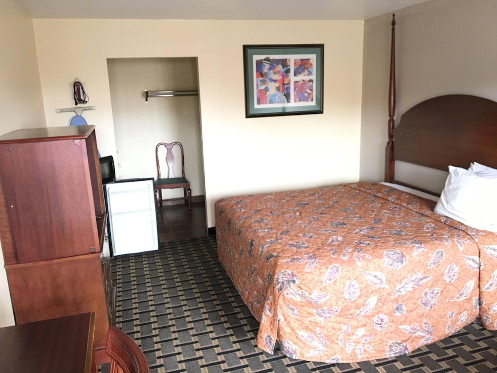 Comfort Room, 1 King Bed, Non Smoking photo 3