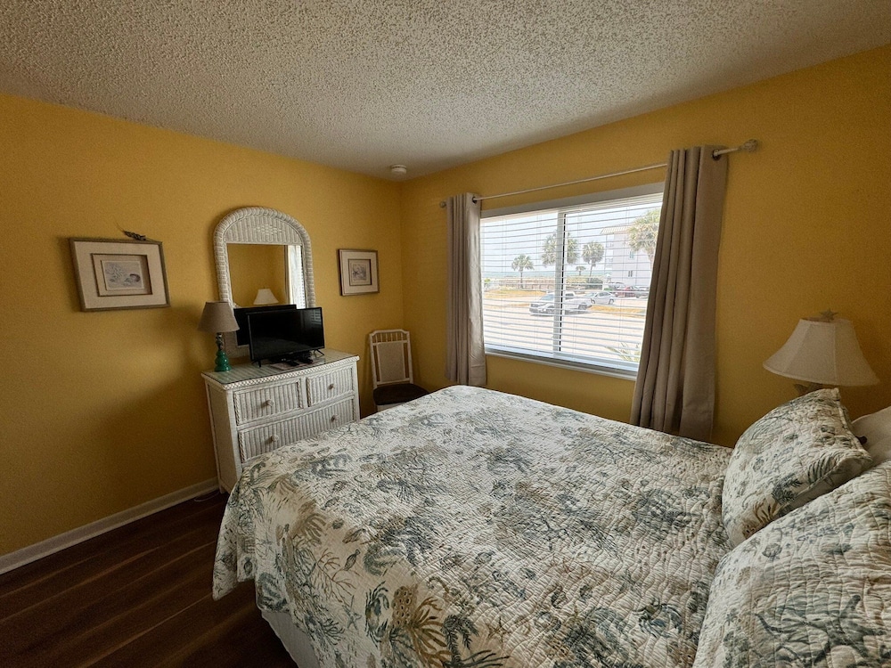 House, Multiple Beds, Balcony, Ocean View (Gulf Shores Plantation 1106) photo 3