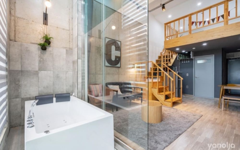 Room (202 Duplex (Whirlpool Spa))