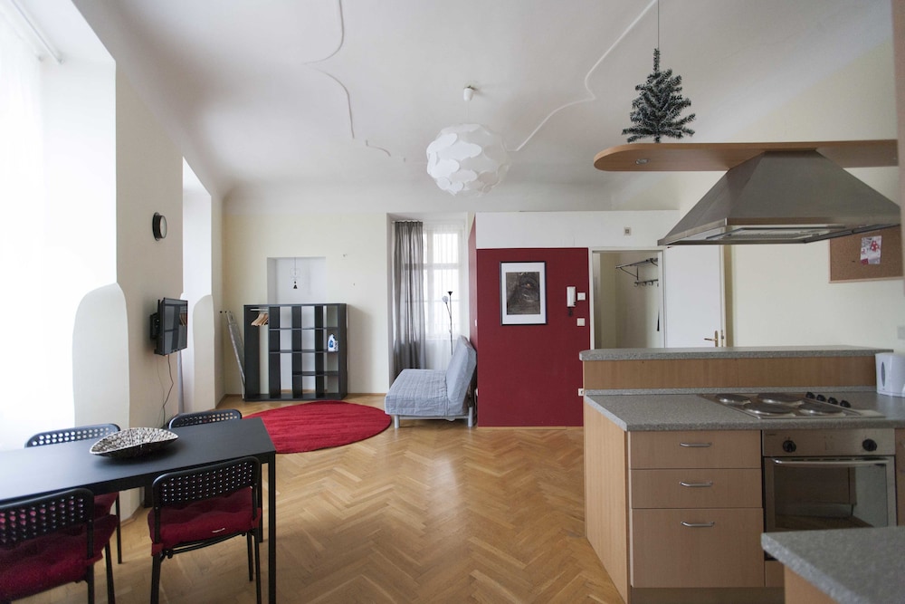 City Apartment, 1 King Bed, Kitchen