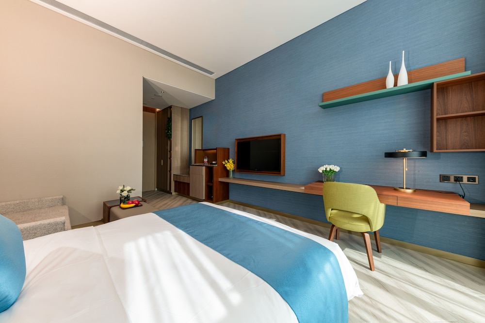 Qiu Ye king bed room photo 2