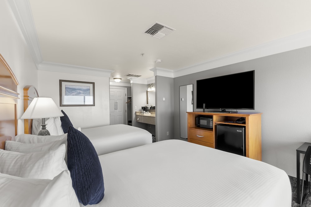 Two Queen Beds with Ocean View photo 2