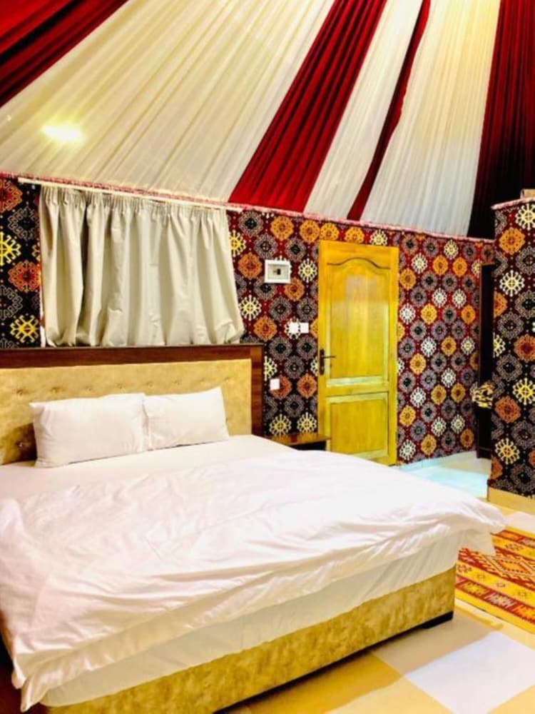 Luxury Triple Room, 1 Bedroom, Private Bathroom, Courtyard View photo 1