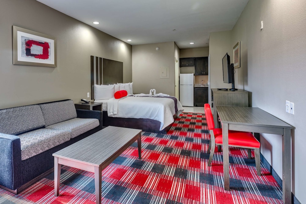 Suite, 1 King Bed, Smoking, Kitchenette photo 1