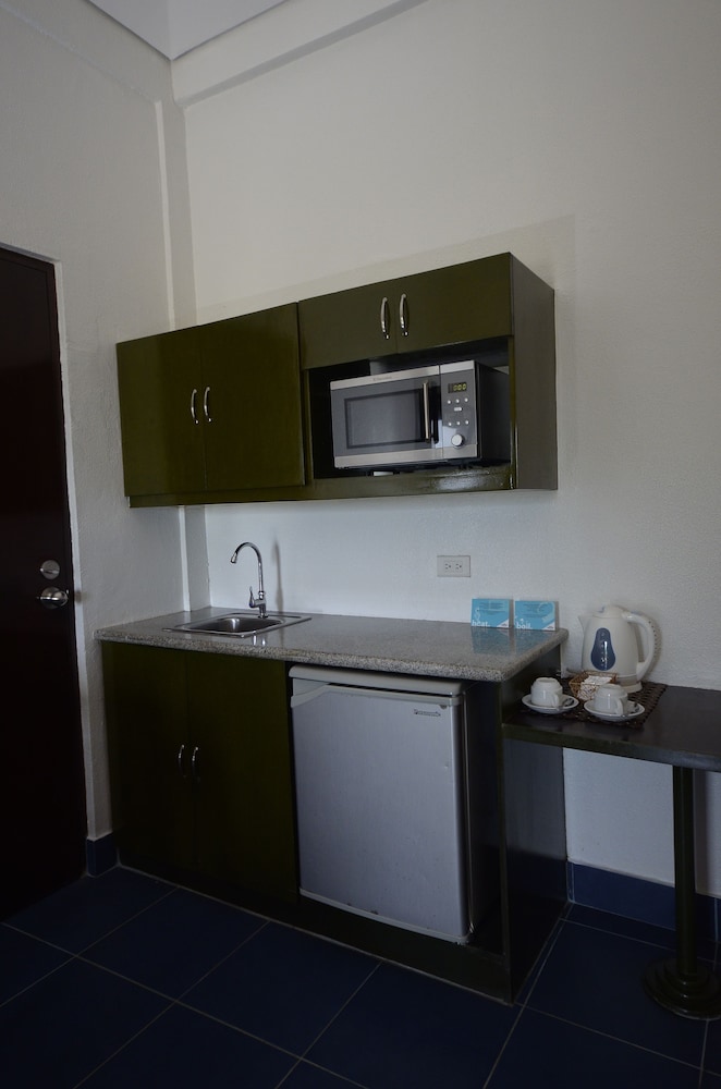 Room, 2 Queen Beds, Non Smoking, Garden View - Photo 8