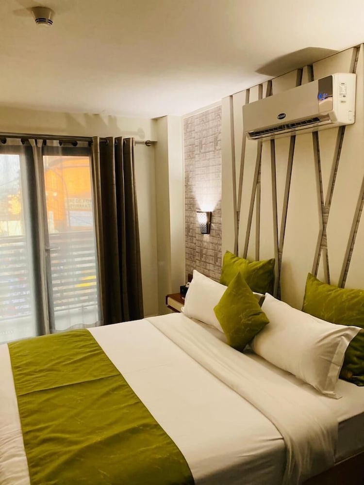 Classic Room, Balcony, City View