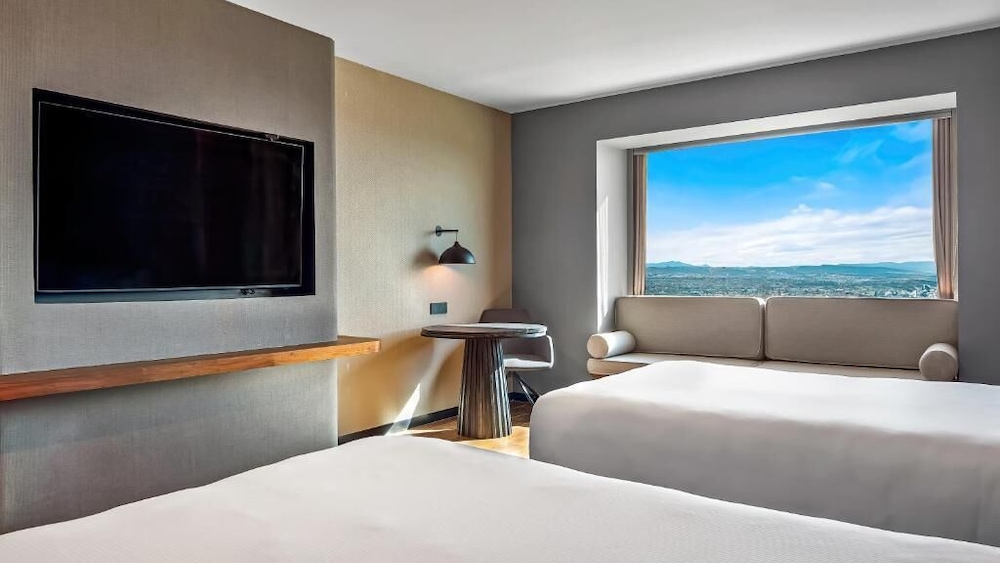 Room, 2 Queen Beds - Photo 3
