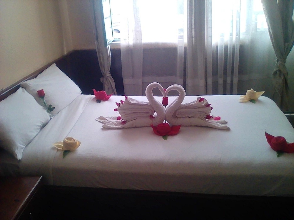 Deluxe Room, 1 King Bed photo 2