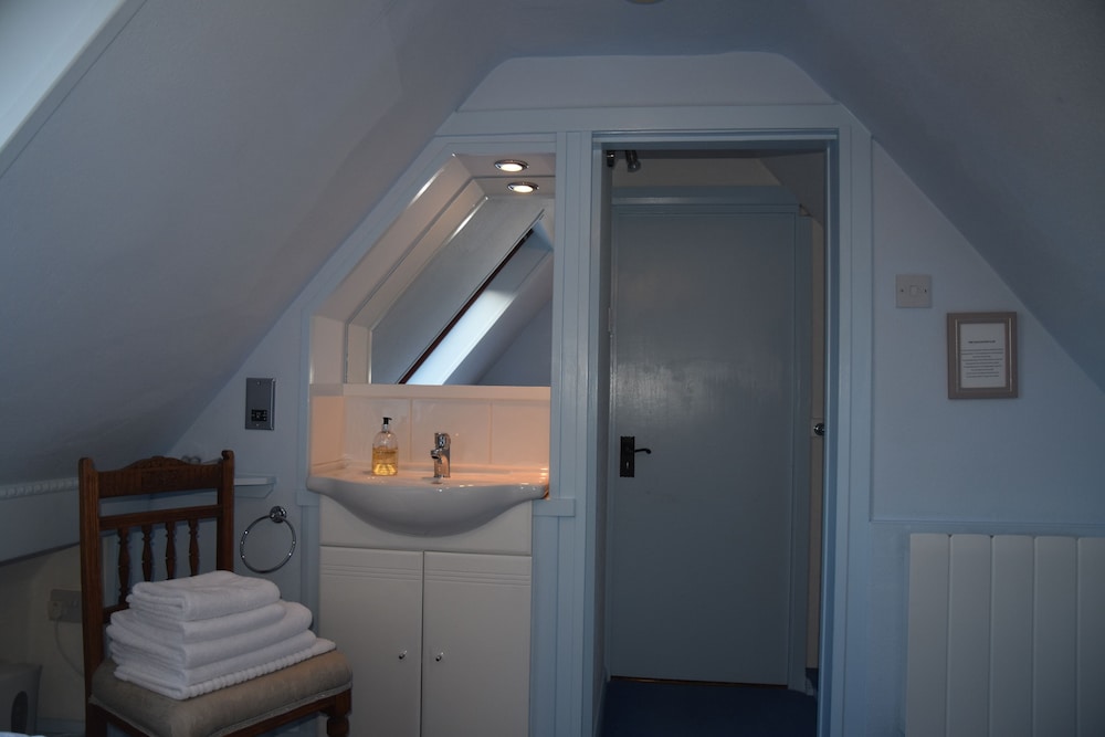 Twin Room, Shared Bathroom