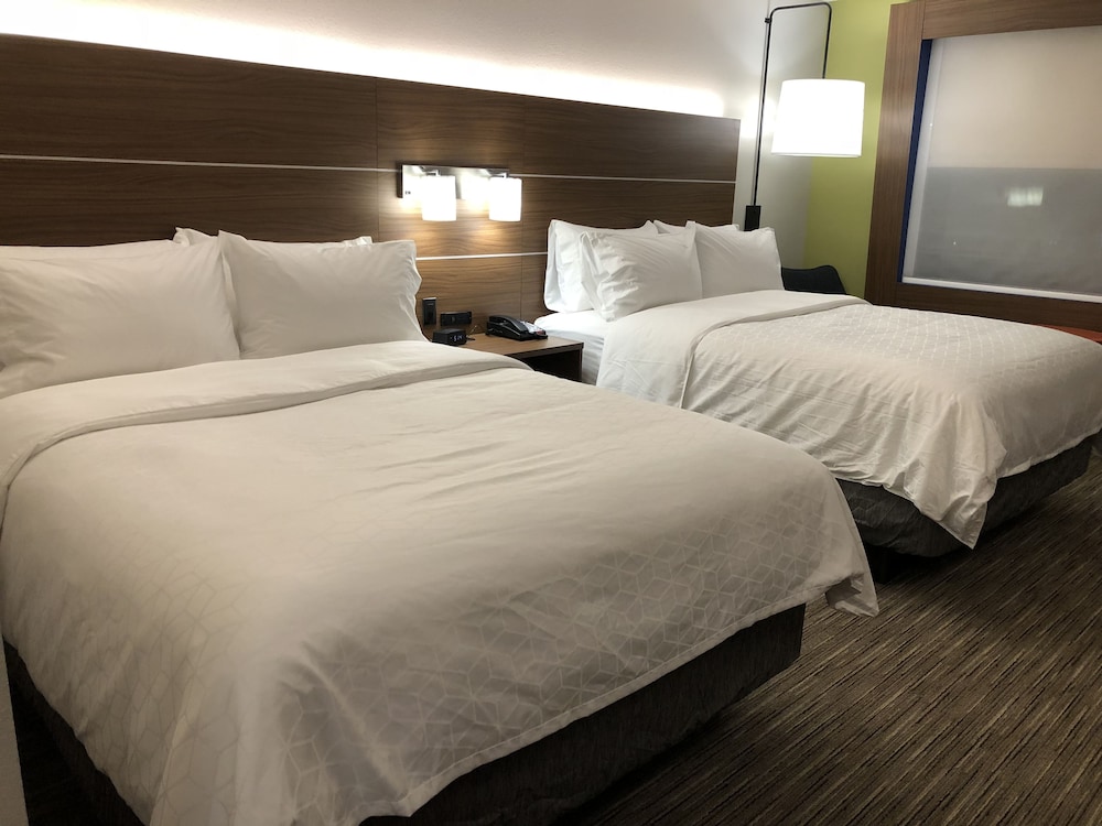 Standard Room, 2 Queen Beds (Communications) photo 3