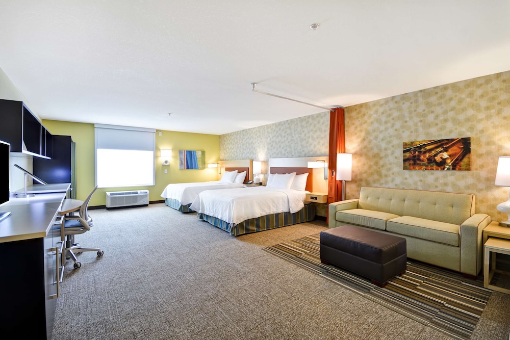 Studio, 2 Queen Beds, Accessible (Mobility & Hearing, Roll-In Shower) photo 2
