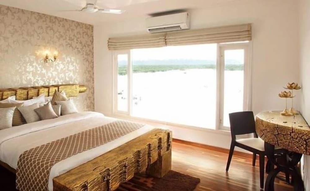 Luxury Suite