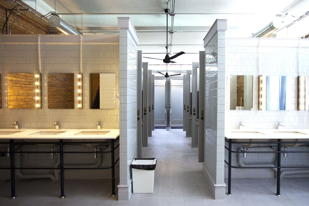 Twin Private Room with Shared Bathroom photo 1