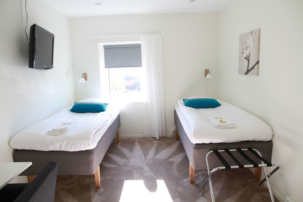Twin Room, Private Bathroom