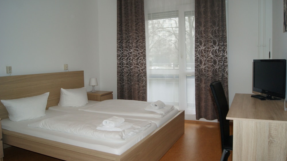 Economy Double or Twin Room, Shared Bathroom