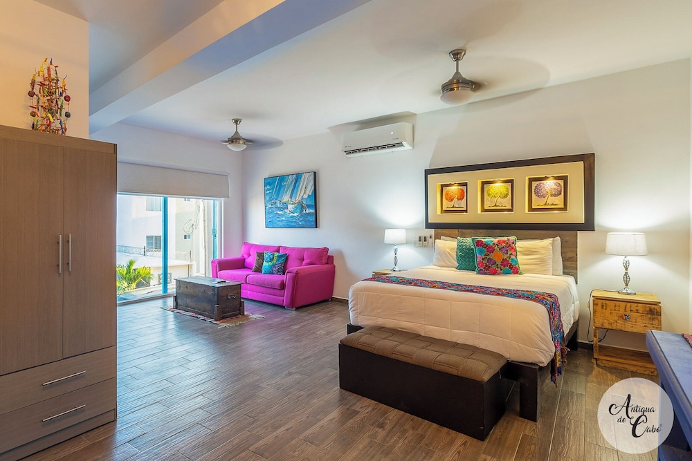 Comfort Studio, 1 Queen Bed with Sofa bed, Pool Access photo 3