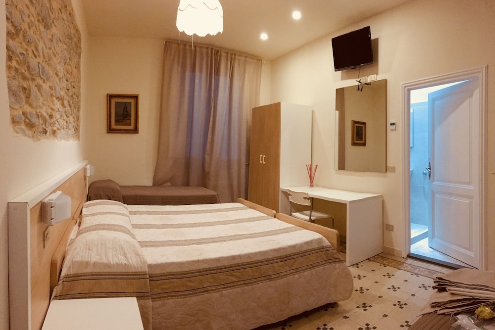 Double or Twin Room photo 2