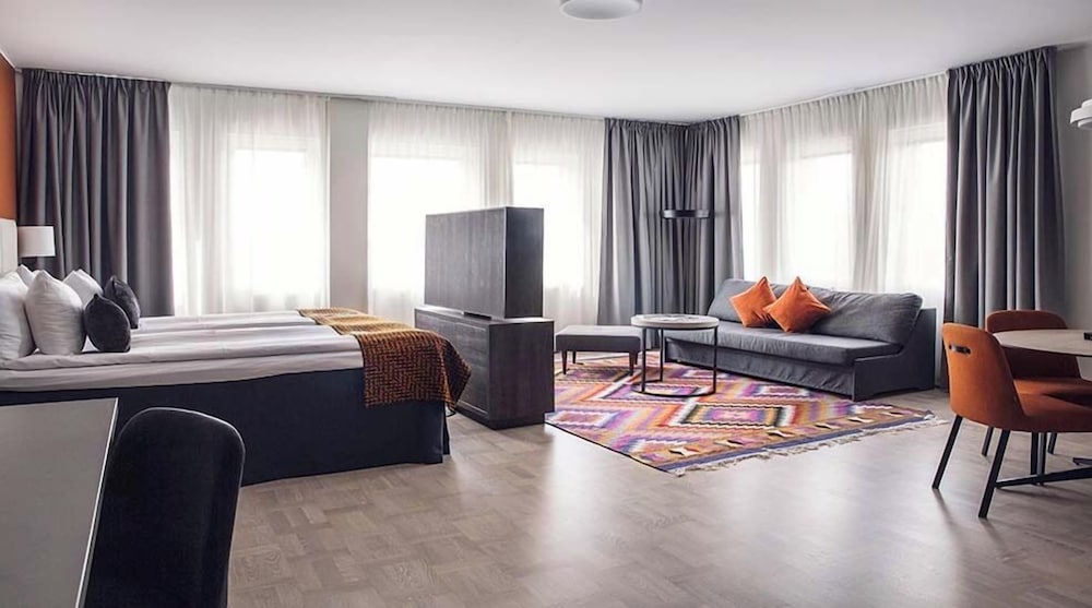 Suite, Non Smoking (Double, with Sofa Bed) photo 1
