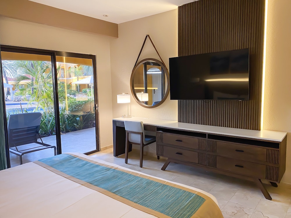 Suite, 1 Bedroom, Kitchen, Ocean View - Photo 13