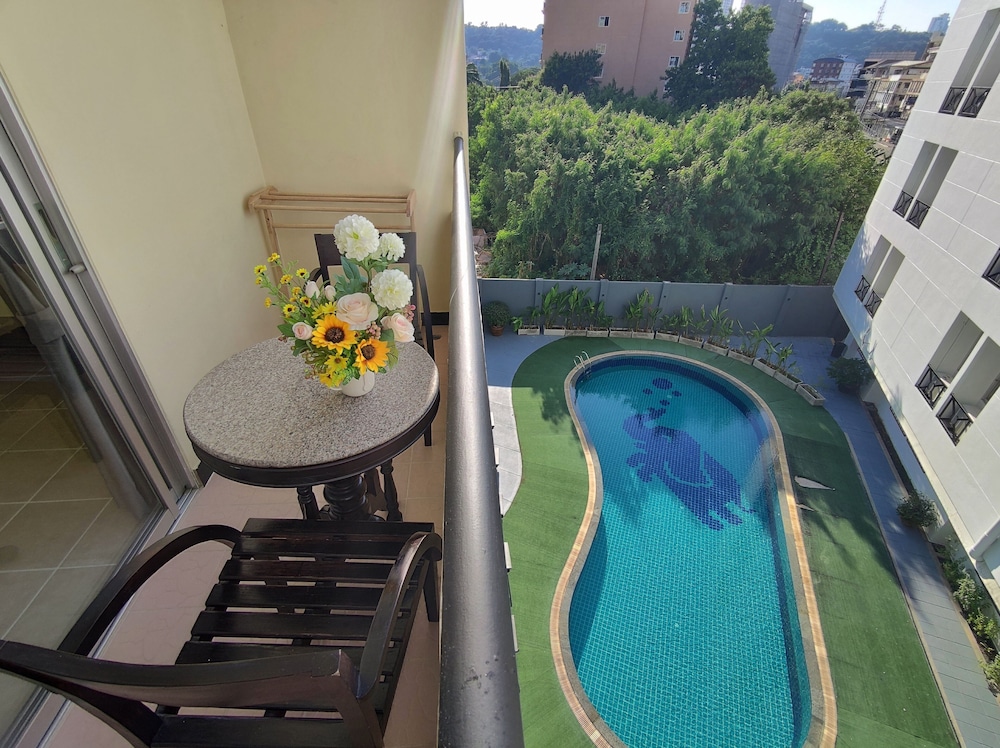 Superior Room, 1 King Bed, Balcony, Pool View - Photo 2