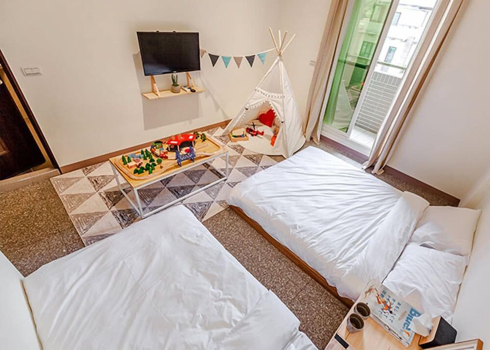 Classic Quadruple Room, Balcony photo 1