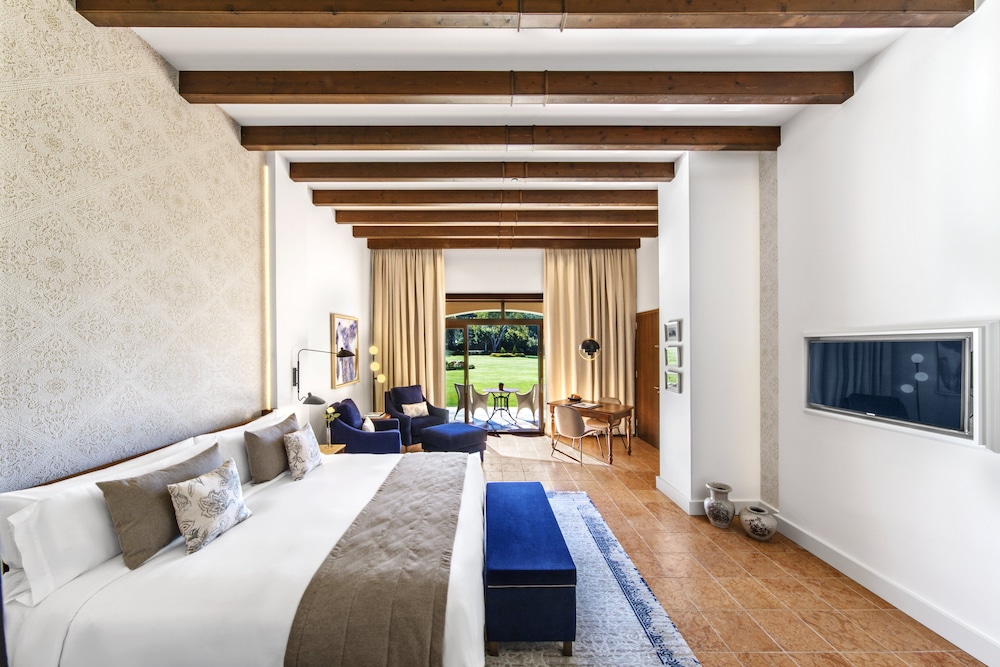 Junior Suite, 1 King Bed, Garden Access