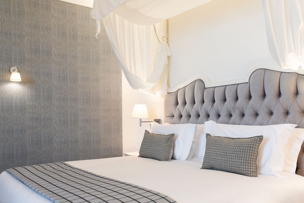 Executive Room, Lake View with balcony or garden access photo 2