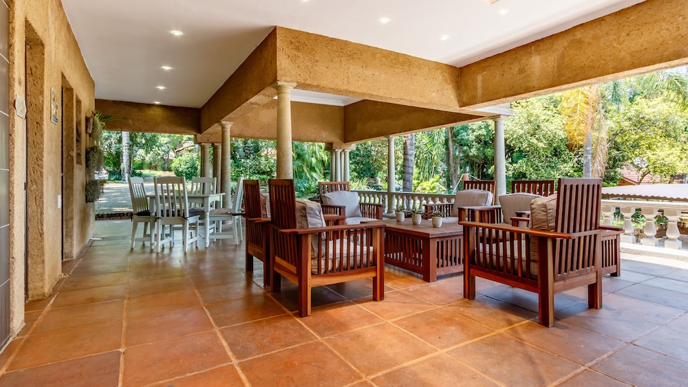 Family Room, 2 Queen Beds, Garden View photo 3