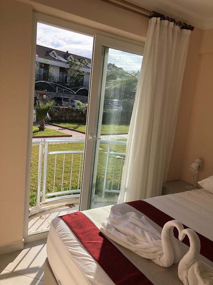 Room - Photo 3
