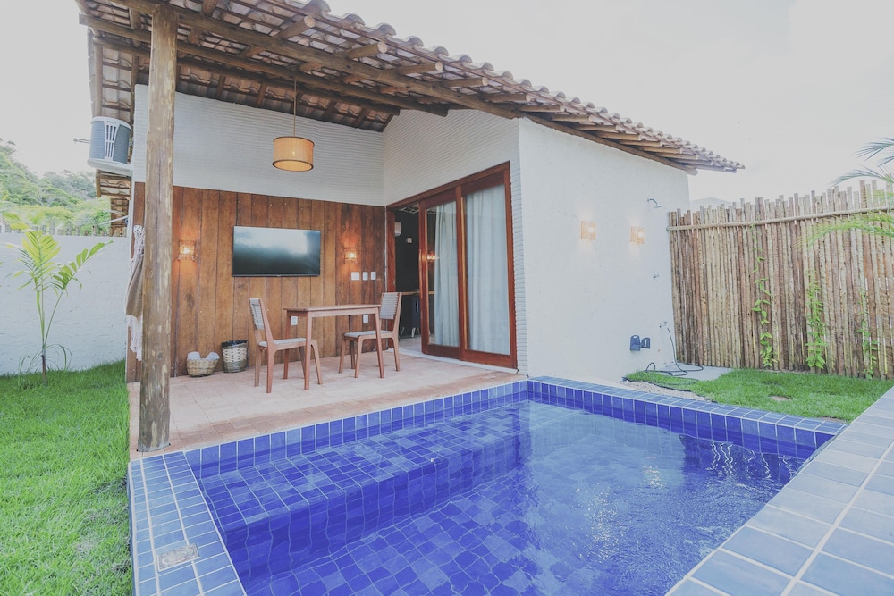 Deluxe Chalet, 1 King Bed, Private Pool, Lagoon View photo 1
