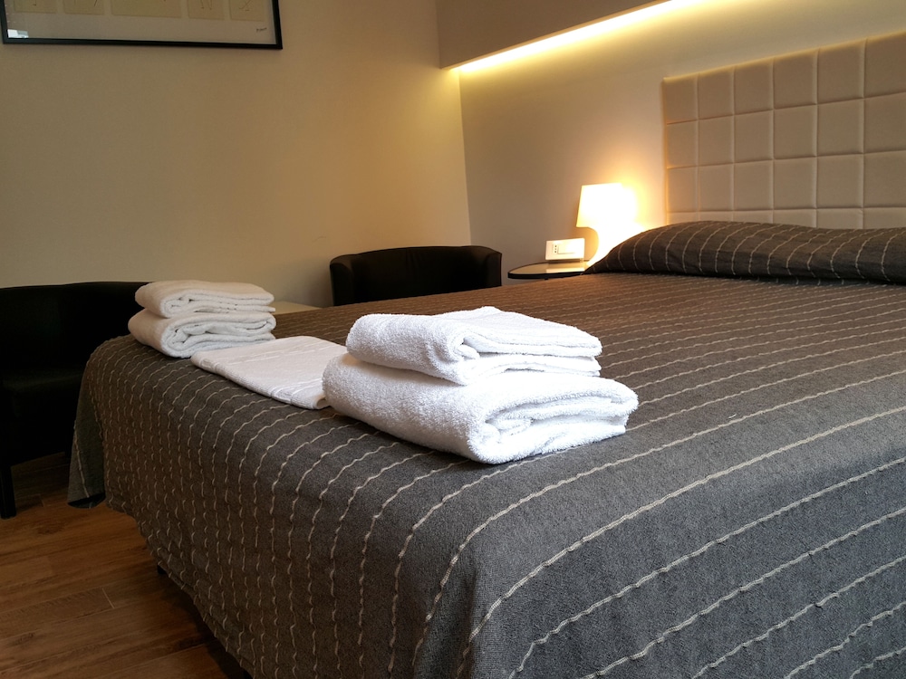 Deluxe Double or Twin Room photo 2