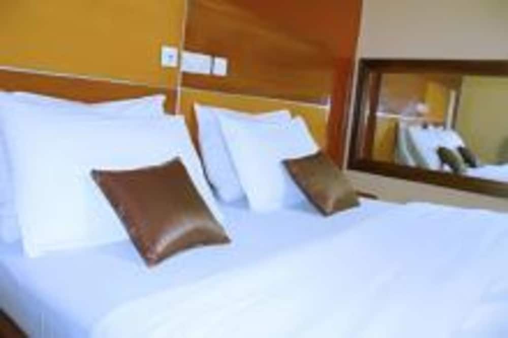 Superior Room, 1 Queen Bed, Non Smoking photo 2