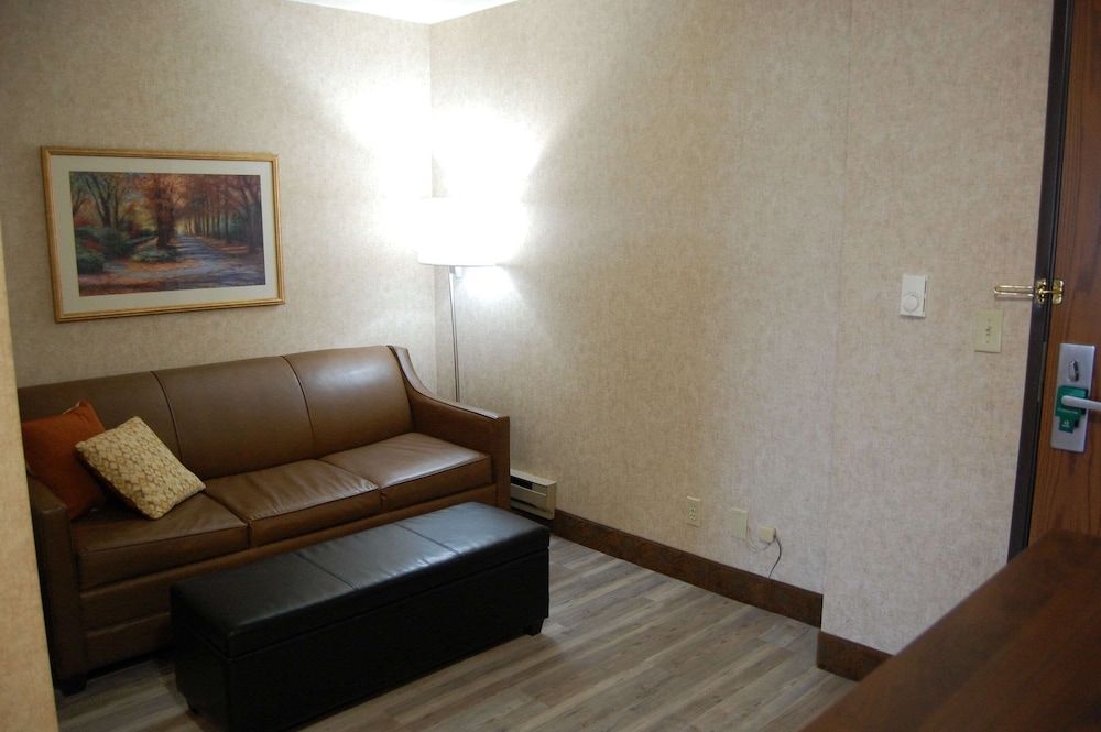 Suite, 1 Queen Bed with Sofa bed, Accessible, Non Smoking - Photo 4