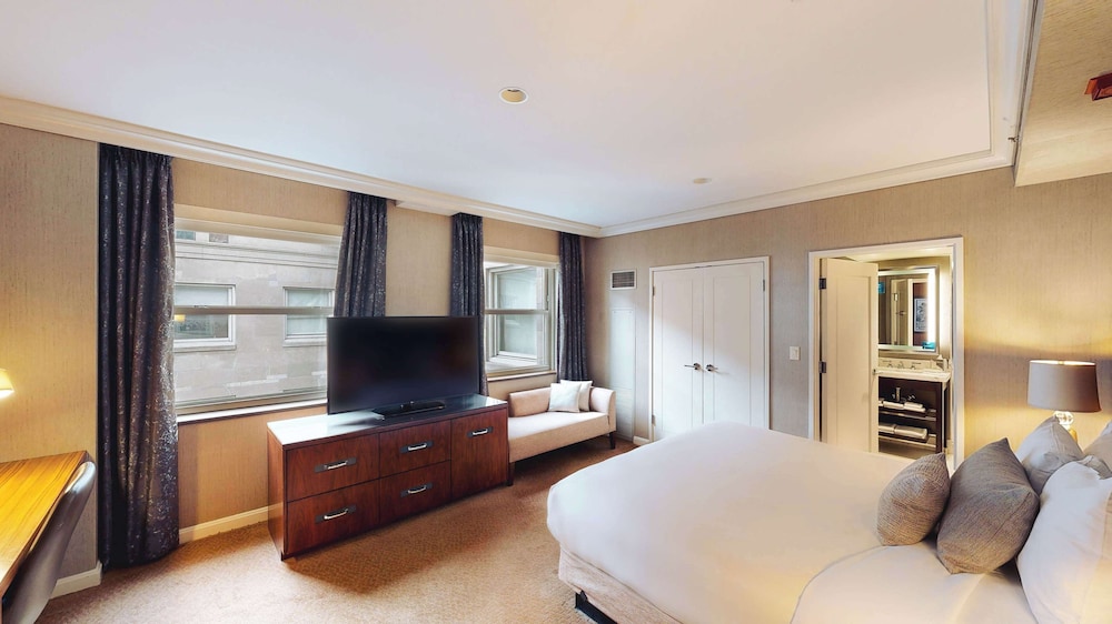 Suite, Multiple Beds, Lake View